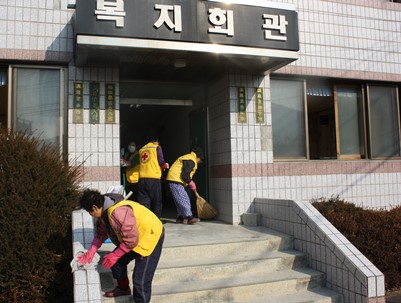 (2011.01.18)매전적십자봉사회 경로당 환경정화