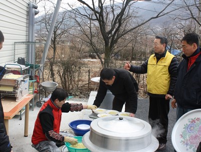 (2011.01.23)청풍한마음봉사회 자장면봉사-오복노인의집