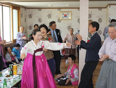 (2011.05.08)청도전통예술단 공연봉사-청도읍 고수4리 경로당 경로잔치