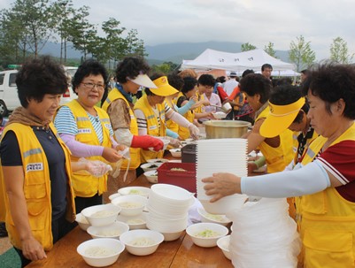 (2011.08.18)매전적십자 금천면 경로잔치 급식봉사