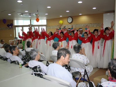 (2011.08.25)덩더쿵봉사단 효사랑시니어 공연봉사