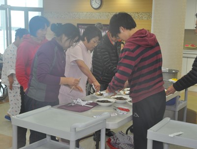 (2012.01.15)청풍한마음봉사회 효사랑시니어센터 자장면 봉사