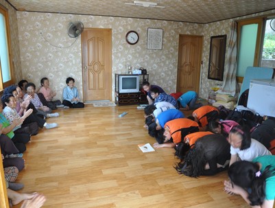(2012.05.23)청도초등학교 봉사동아리 고수2리경로당 공연봉사