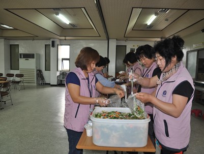 (2012.06.18)뚝심이릴레이-생활개선회-밑반찬 사업