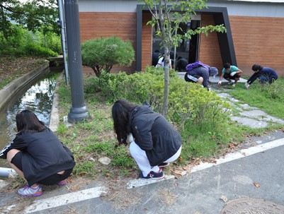 (2012.09.11)청도전자고 학생들 새마을기념관, 길거리 환경정화