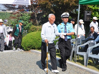 (2013.06.06)현충일추념행사충혼탑-모범,해병등