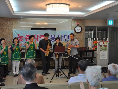 (2014.06.09)주간보호센터 노래교실 및 색소폰 공연봉사
