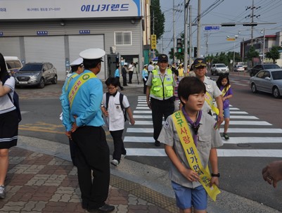 (2014.06.19)청도경찰서 소속 봉사단체 교통캠페인