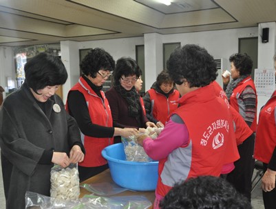 (2014.12.26)청도군여성자원활동센터 가래떡 나눔