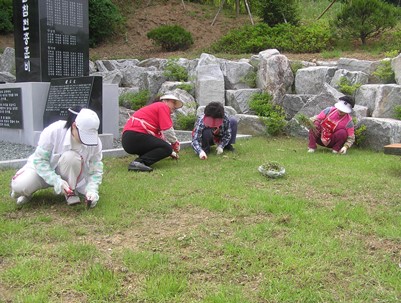 (2008.06.02)결연여성봉사단 충혼탑 환경정화