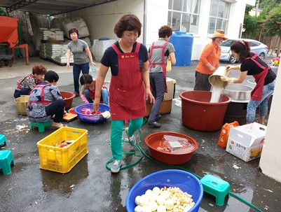 (2015.06.18)매전면여성자원활동센터 김장나눔