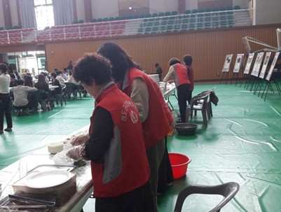 (2019.05.20)청도군교통안전결의대회 청도읍여성자원활동센터 급식봉사