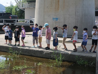 (2022.08.21)행복맘 공유학교 흙공 던지기