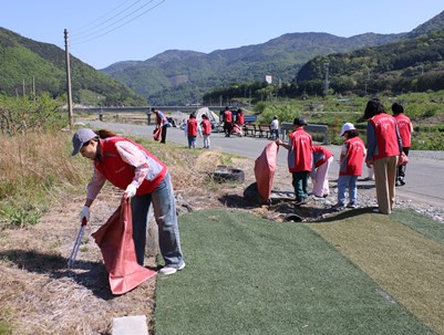 (2025.04.26)온기나눔 가족봉사단 - 쓰레기 투척금지 꽃밭 조성