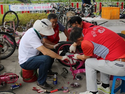 (2025.11.26)따뜻한 이동 수단을 선물합니다! '온기나눔 자전거 전달식'